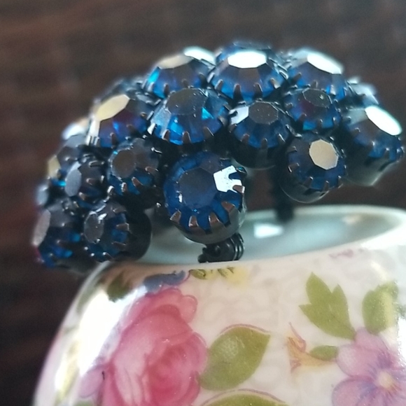 50's MCM WARNER Domed Sapphire Cobalt Blue Crystal Glitzy Vintage Brooch Pin 2" - Picture 14 of 15